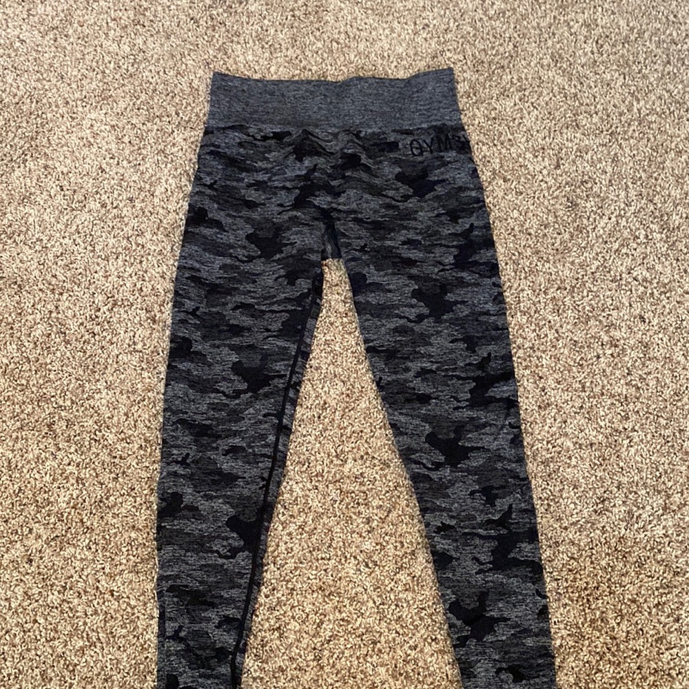 Gymshark black camo leggings- size large only worn once!